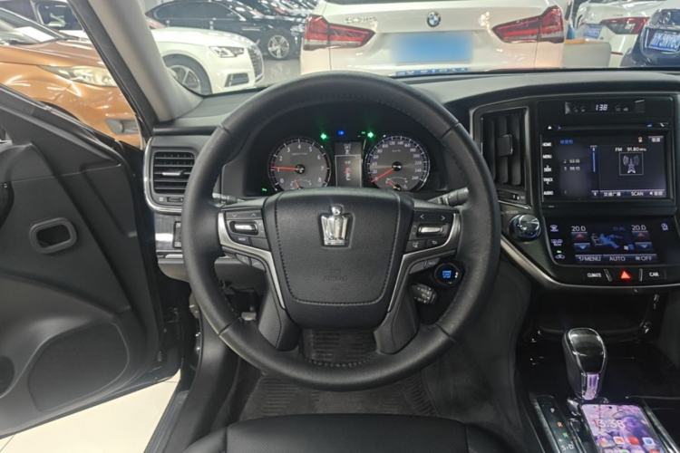 Used Toyota Crown 2015 2.0T Fashion Edition
