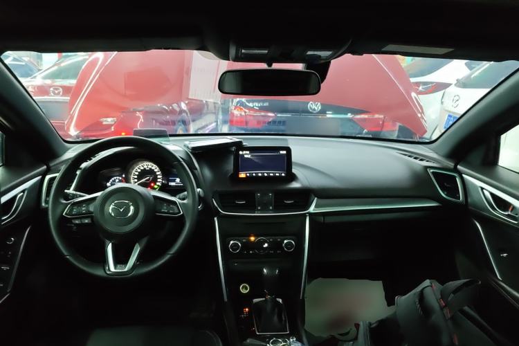 Used Mazda CX-4 2018 2.0L Automatic Two-Wheel Drive Blue Sky Premium Upgrade Version China V Standard Center Console