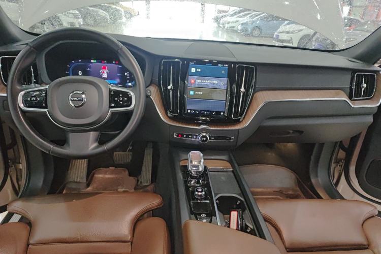 Used Volvo XC60 2023 B5 4x4 Smart Luxury Edition