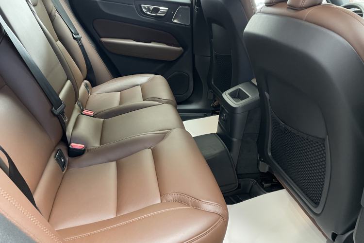 Used Volvo XC60 New Energy 2025 Plug-in Hybrid Long-Range All-Wheel Drive Smart Luxury Edition
