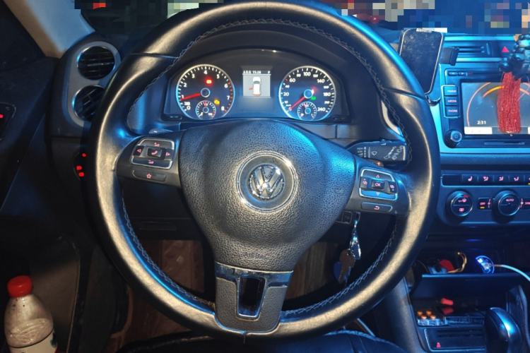 Used Volkswagen Tiguan 2013 1.8 TSI Automatic All-Wheel Drive Luxury Model Steering Wheel