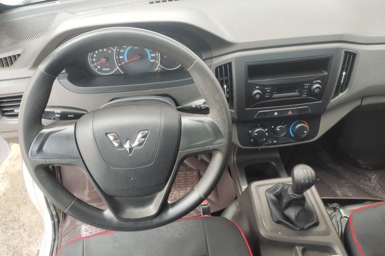 Used Wuling Rongguang New Truck 2023 1.5L Single-Row Base Version LAR Center Console