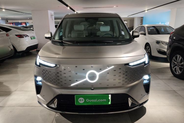 Used Volvo EM90 2025 Ultra Six-Seater