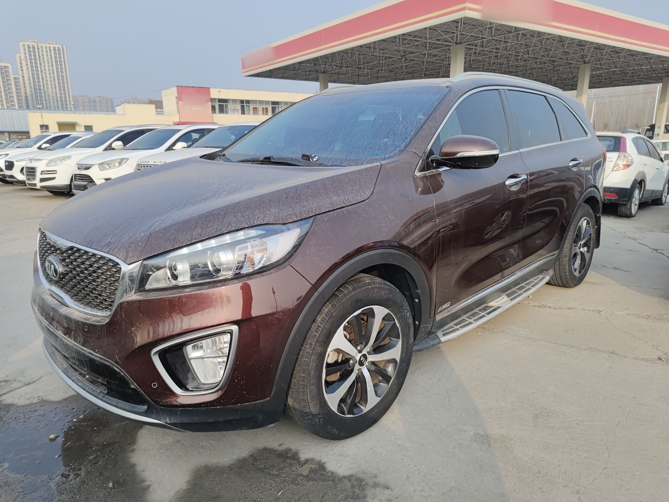 تحت مقدمة السيارة