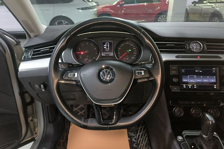 Used Volkswagen Magotan 2018 330TSI DSG Advanced Model Steering Wheel