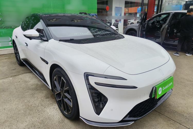 Used Avatr 06 2025 Pro Range-Extended Edition Front Right 45 Deg