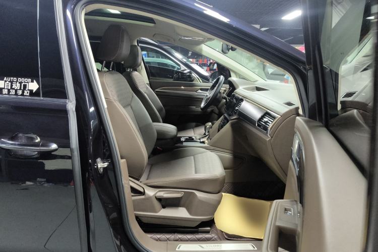 Used Volkswagen Viloran 2020 330TSI Business Edition Right Front Seat