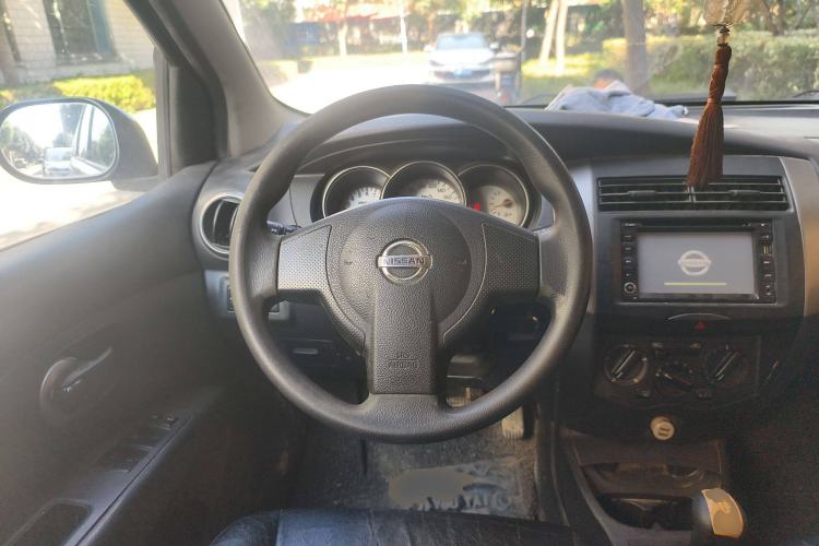 Used Nissan Livina 2010 Jingyue Edition 1.6L Manual All-Around Model
