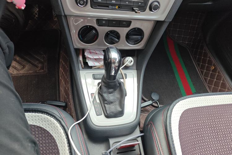 Used Volkswagen Lavida 2013 Revised Classic 1.6L Automatic Fashion Edition
