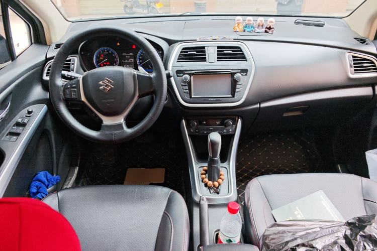 Used Suzuki S-Cross 2014 1.6L CVT Two-Wheel Drive Elite Version Center Console