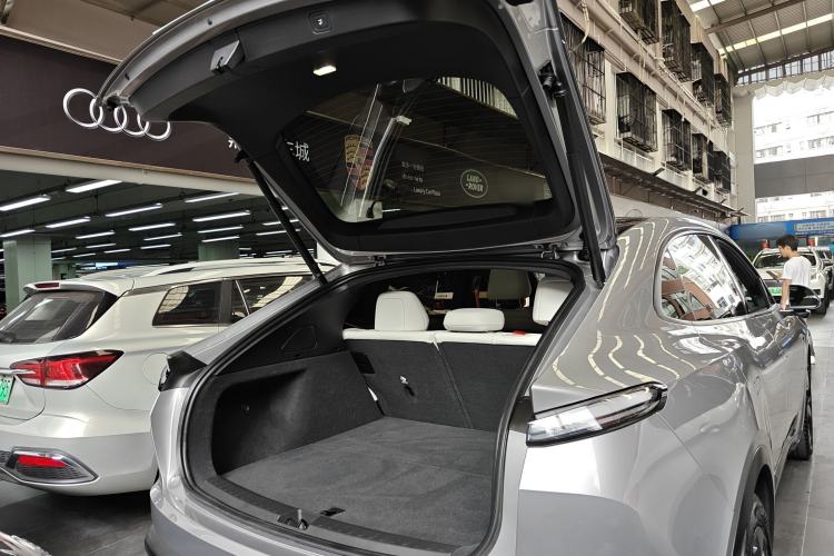 Used ONVO L60 2024 60 kWh Rear-Drive Version Trunk