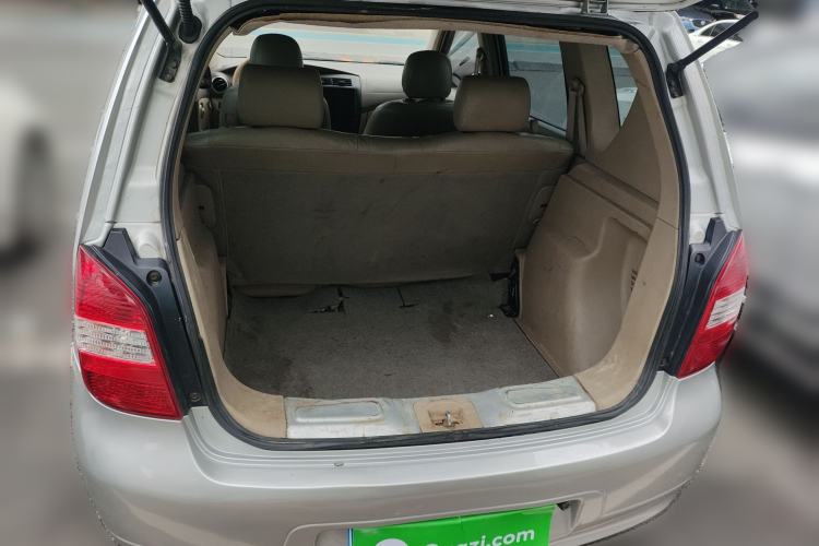 Used Nissan Livina 2010 Jingyue Edition 1.6L Manual All-Around Model Trunk