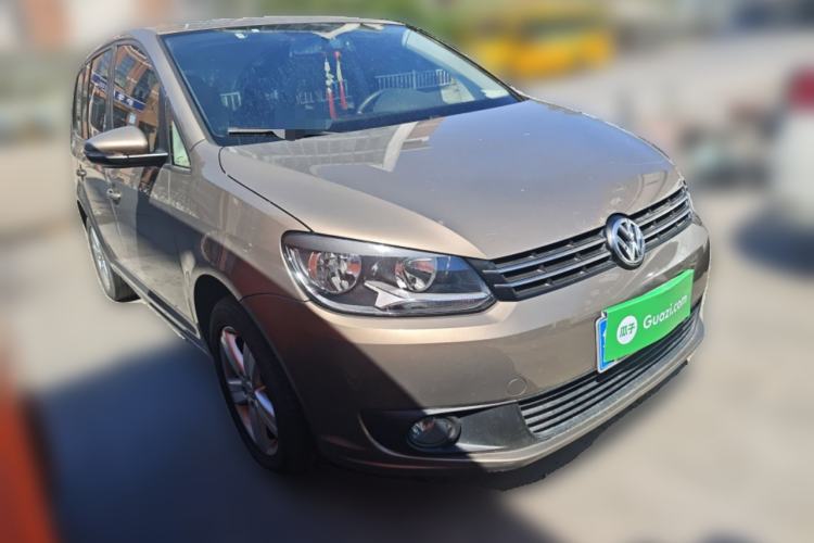 Used Volkswagen Touran 2015 1.4T Manual Fashion Edition 5-Seater Front Right 45 Deg