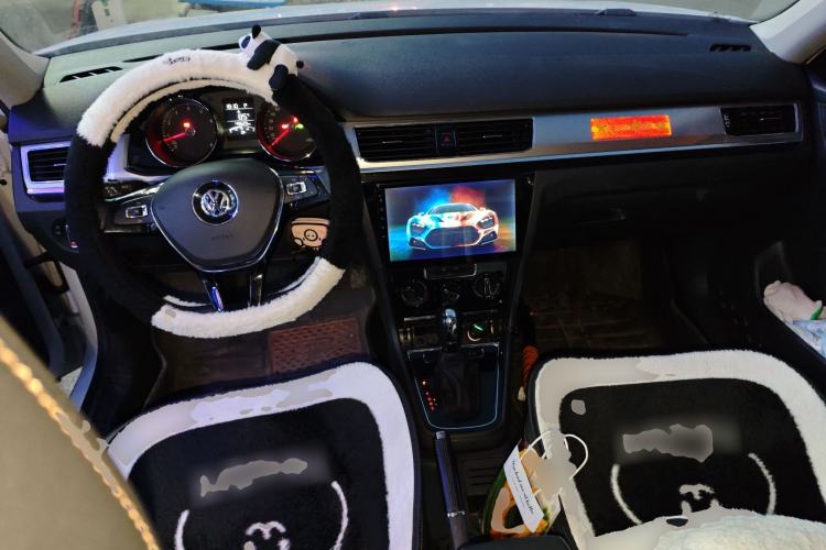 Used Volkswagen Bora 2018 1.5L Automatic Comfort Model Center Console