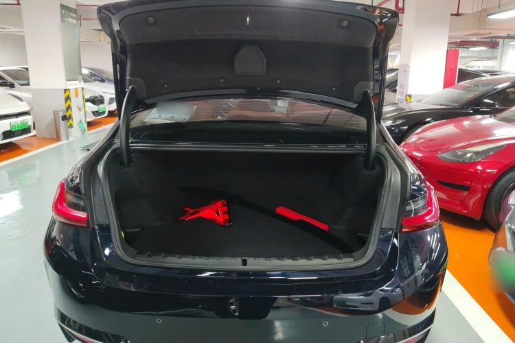 Used BMW i3 2022 eDrive 35 L Trunk