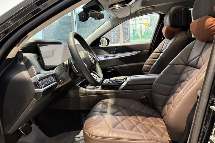 Used BMW 7 Series 2023 735Li M Sport Package Left Front Seat