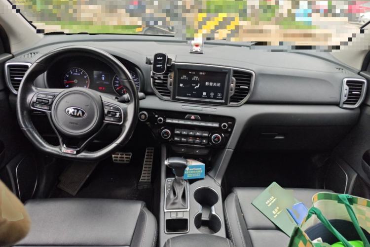 Used Kia KX5 2016 1.6T Automatic Two-Wheel Drive DLX Center Console