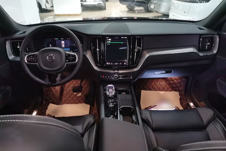 Used Volvo XC60 New Energy 2025 Plug-in Hybrid Long-Range All-Wheel Drive Zhiyuan Extreme Night Black Edition
