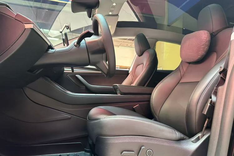 Used Tesla Model Y 2023 Long-Range All-Wheel-Drive Version
