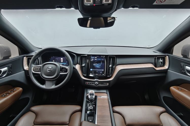 Used Volvo XC60 2023 B5 4x4 Smart Luxury Edition