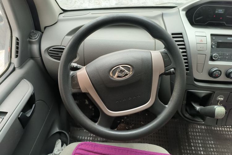 Used SAIC MAXUS Xintu V80 2016 2.5T Manual Aoyuntong National IV Short Wheelbase Mid-Roof 6-Seater