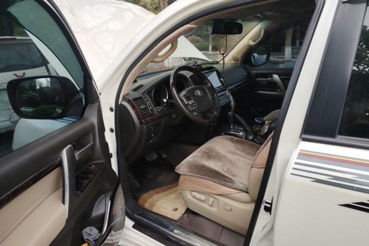 Used Toyota Land Cruiser 2010 4700 Middle East Edition Driver Seat