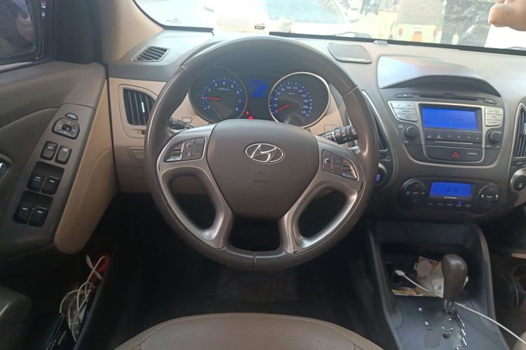 Used Hyundai ix35 2013 2.0L Automatic Two-Wheel Drive Smart GLS China IV Standard