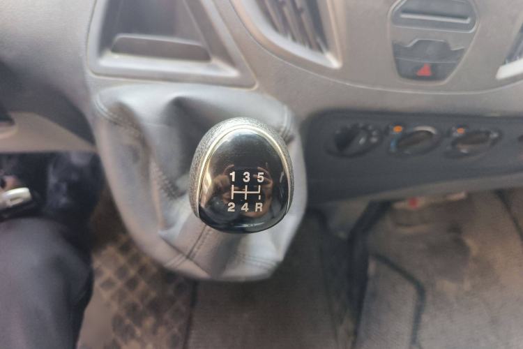 Used Ford Transit 2017 2.0T Diesel Multi-Purpose Commercial Vehicle Mid-Drive Mid-Roof China IV Standard
