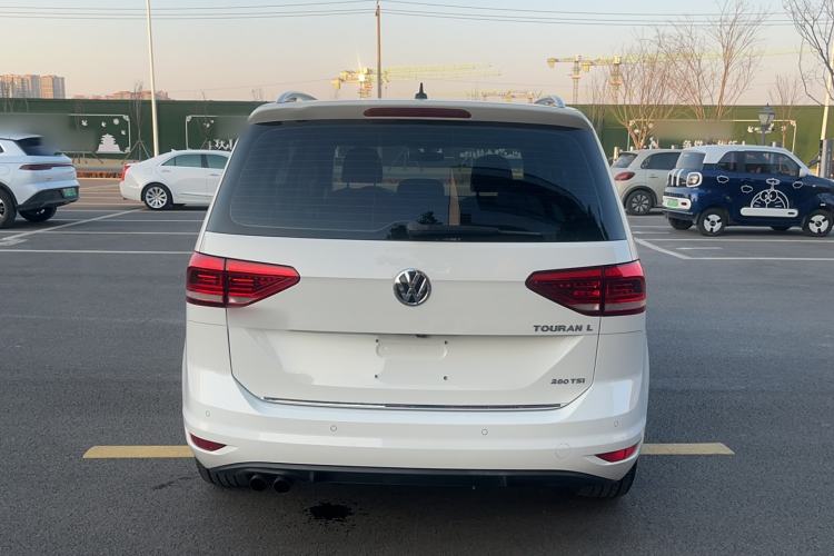 Used Volkswagen Touran 2016 Volkswagen Touran L 280TSI DSG Luxury Edition