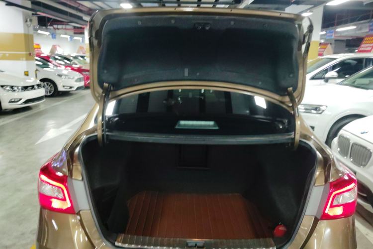 Used Nissan Sylphy 2019 1.6XV CVT Smart Connect Luxury Edition China VI Standard Trunk