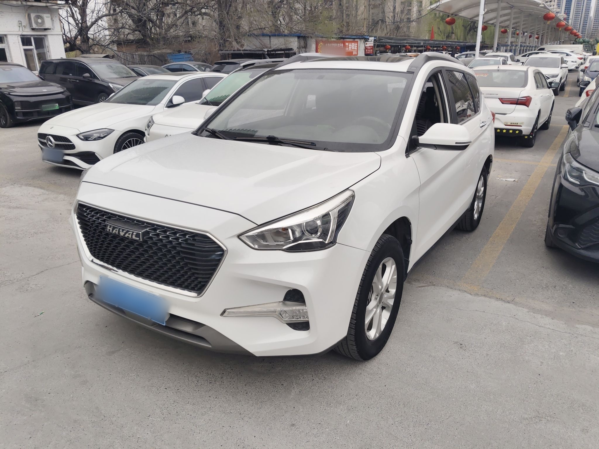 Под передней частью автомобиля