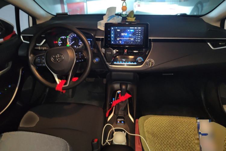 Used Toyota Corolla 2021 Dual-Motor 1.8L E-CVT Elite Edition Center Console