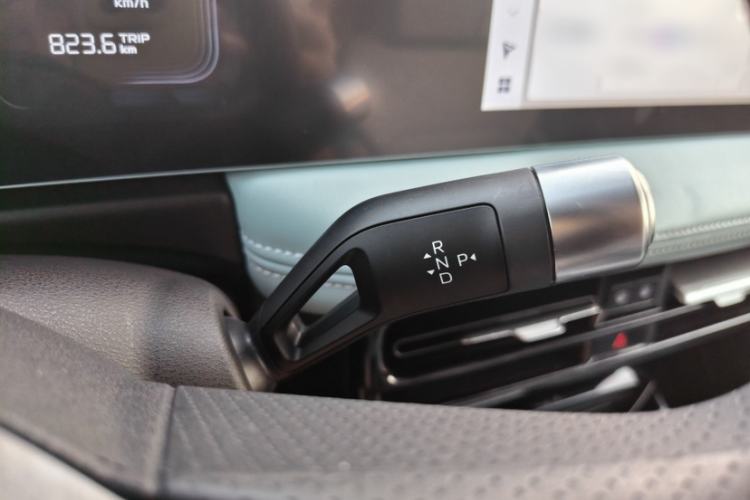 Used Geometry E Firefly 2024 301km Starlight Gear Lever