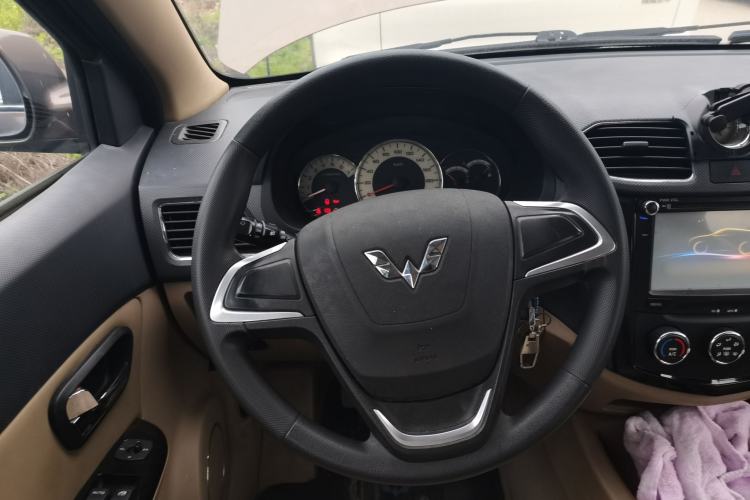 Used Wuling Hongguang 2014 1.5L S Comfort Model
