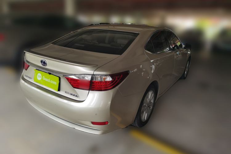 Used Lexus ES 2013 300h Elite Edition
