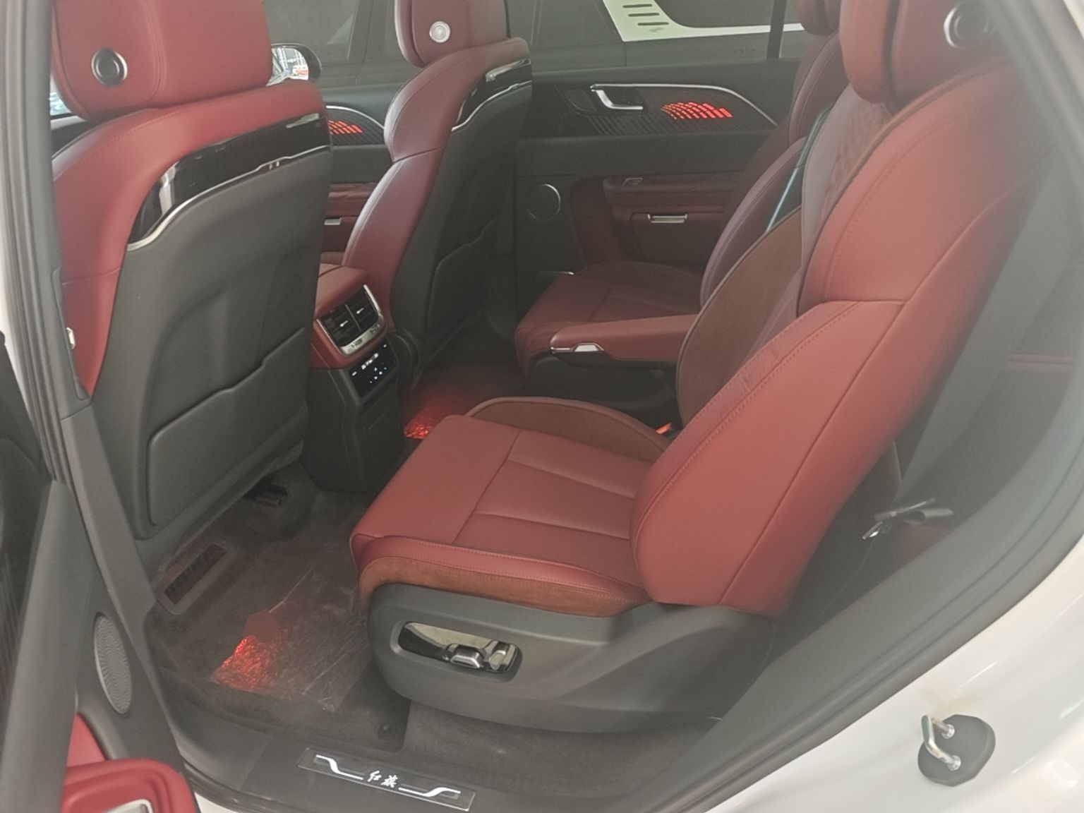 Hongqi E-HS9 2022 690 km Range Flagship Edition Six Seats — снимка 20