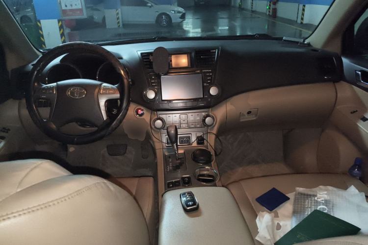 Used Toyota Highlander 2009 3.5L 4x4 7-Seater Luxury Edition with Navigation Center Console