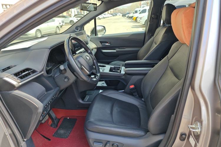 Used Toyota SIENNA 2021 2.5L Hybrid Platinum Edition Left Front Seat