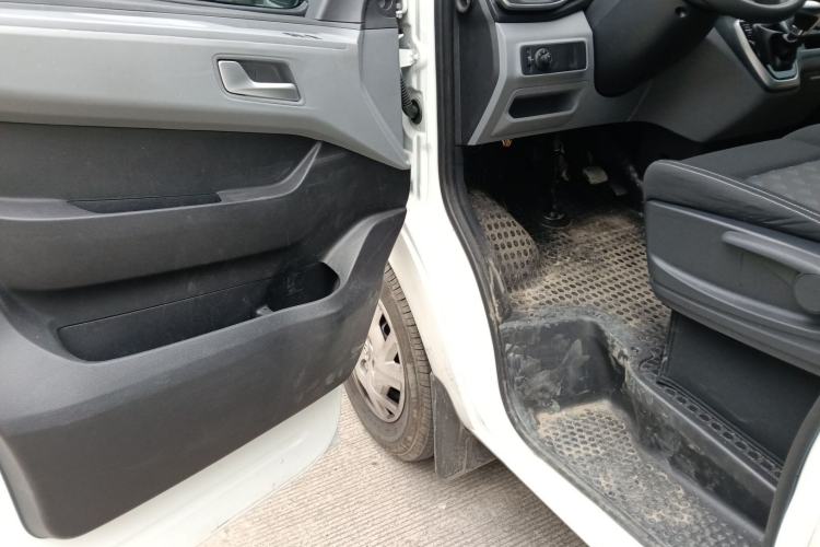 Used SAIC MAXUS Xintu V80 2025 PRO Aoyuntong 2.0T Automatic Long Wheelbase Ultra-Low Roof 6/7/8/9-Seater
