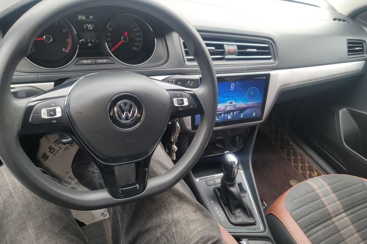 Used Volkswagen Lavida 2019 Lavida Start 1.5L Automatic Comfort Edition China VI Standard Center Console