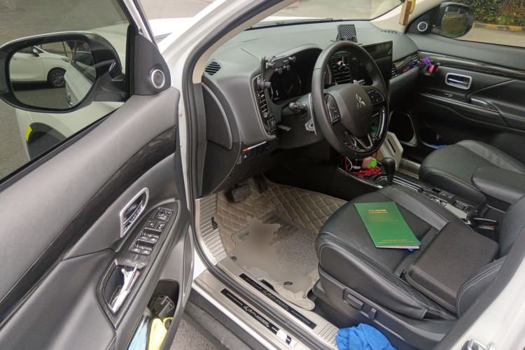 Used Mitsubishi Outlander 2018 2.4L 4x4 Prestige Edition 7 Seats Driver Seat