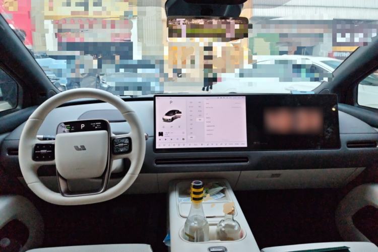 Used Li Auto i6 2025 Model Four-Wheel-Drive Standard Type