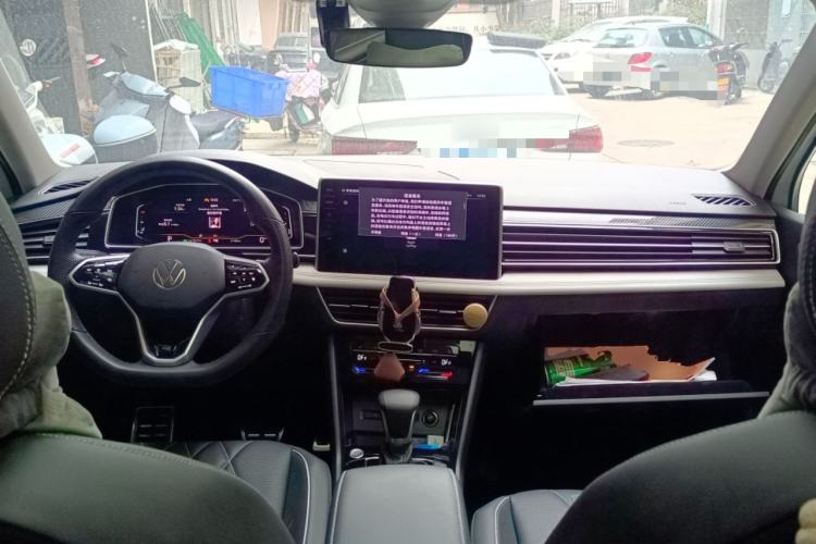 Used Volkswagen Tiguan L 2023 Restyled 330TSI Automatic Two-Wheel Drive R-Line Enhanced Comfort Version Center Console