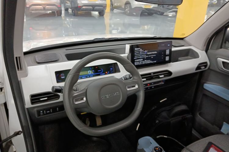 Used Geely Galaxy Panda 2023 Panda Mini 200km Dynamic Bear Center Console
