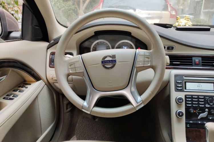 Used Volvo S80L 2010 2.5T ZhiZun Edition Steering Wheel