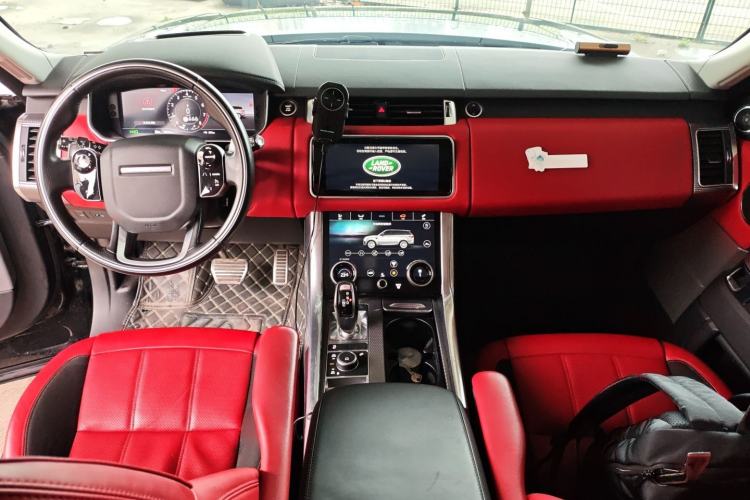 Used Land Rover Range Sport 2019 3.0 L6 HSE DYNAMIC Center Console