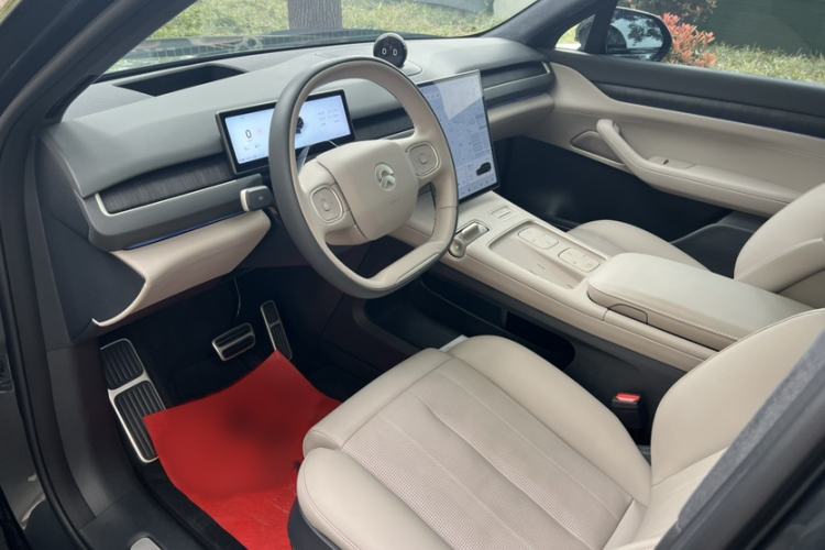 Used Nio ES8 2024 75 kWh Executive Edition Interior 2