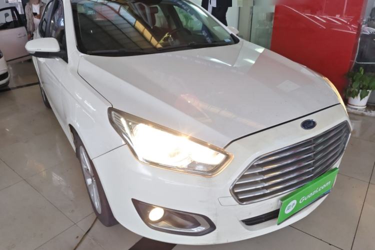 Used Ford Escort 2015 1.5L Automatic Fashion Model Front Right 45 Deg