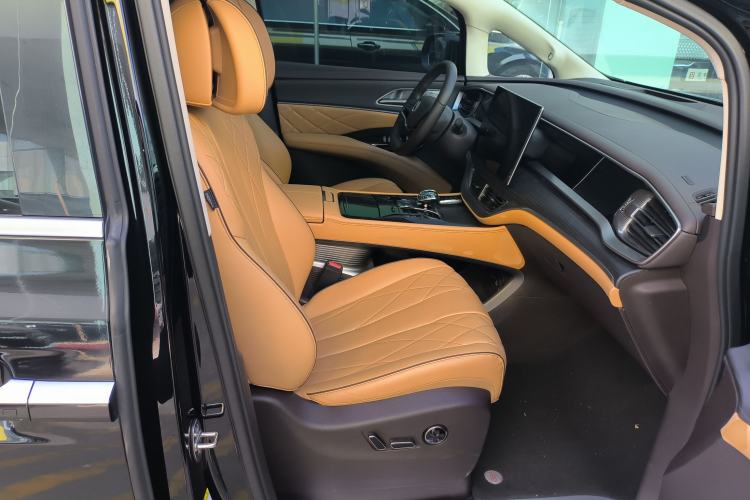 Used Denza D9 2024 DM-i 980 Four-Wheel Drive Flagship Model
