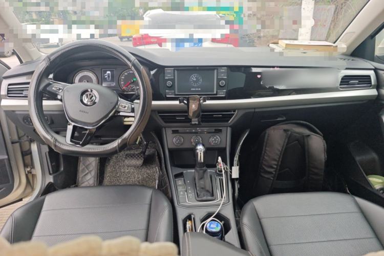 Used Volkswagen Lavida 2019 1.5L Automatic Comfort Edition China VI Standard Center Console